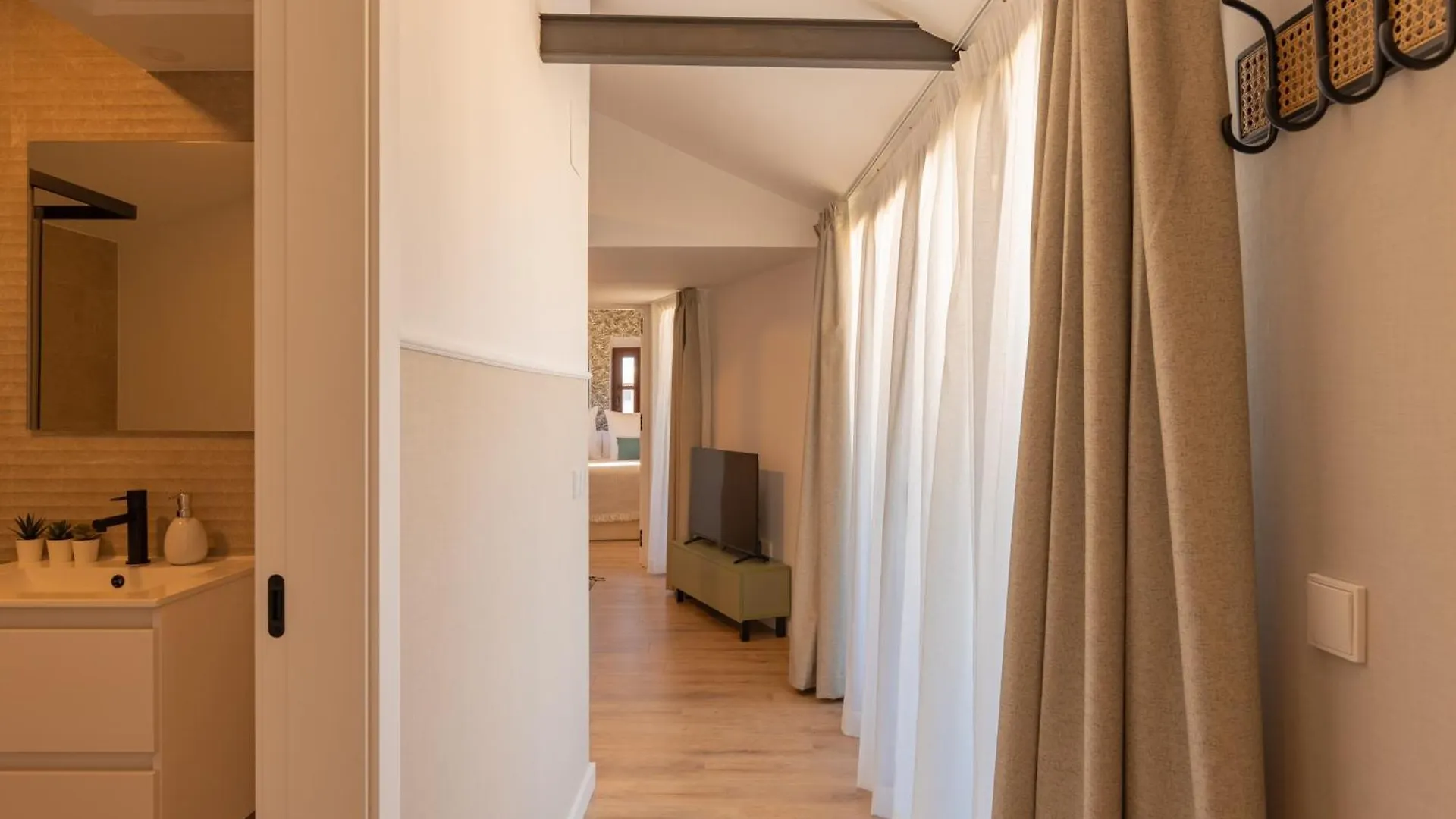 Feelathome Atarazanas Apartments Malaga